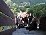 In luftiger Höhe: Wer da runter springt, ist selber Schuld !!!